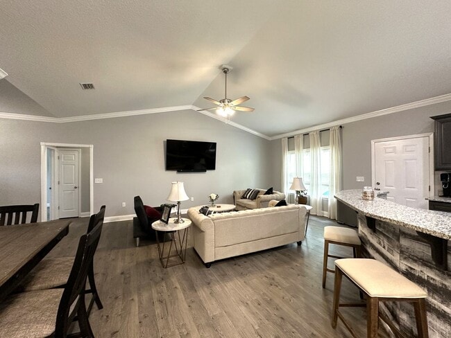 Building Photo - Beautiful north Crestview 4/Bed/2Bath Home