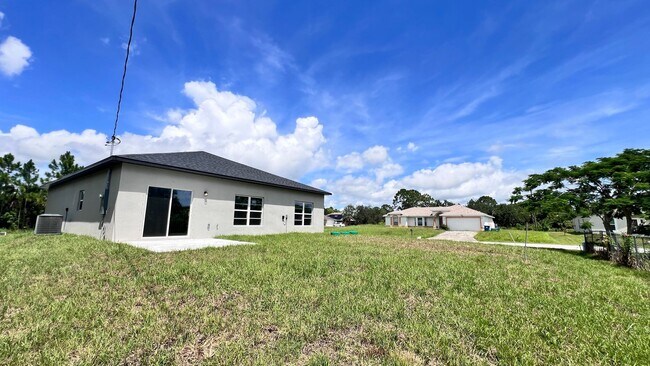 Building Photo - Spacious 3-Bedroom Home with Garage & Pati...