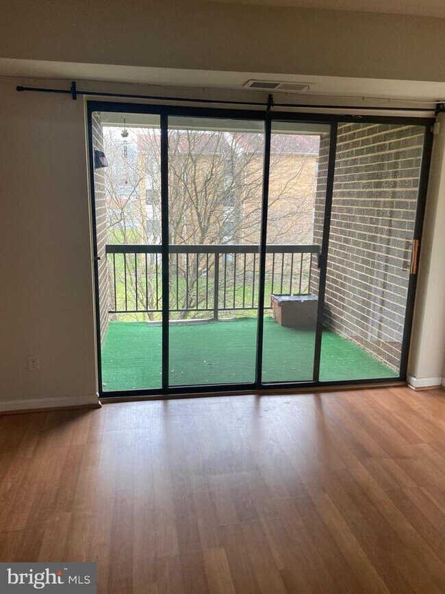 Building Photo - 11238 Cherry Hill Rd