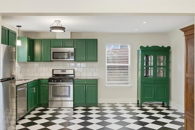 Building Photo - 2814 Oak Springs Dr