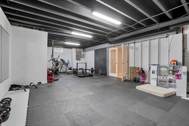 Building Photo - 7090 Dean Farm Rd