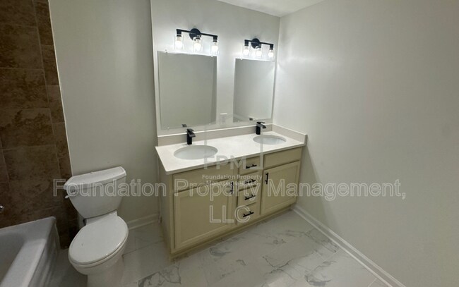 Building Photo - 1169 Dearing Rd
