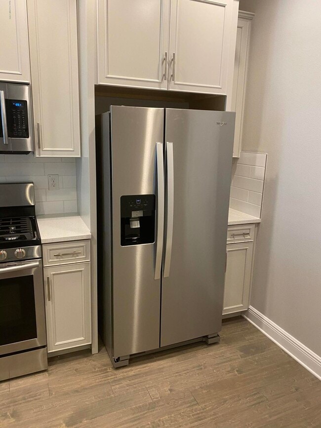 Building Photo - 8273 Loren Cove Dr