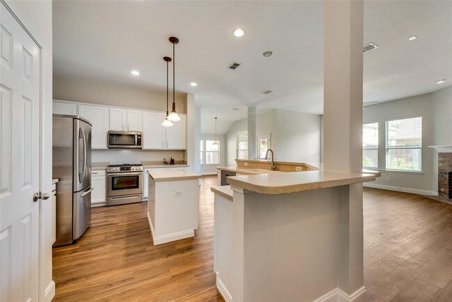 Building Photo - 10733 Vista Heights Blvd