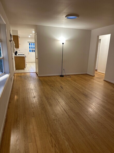 Building Photo - 731 Miller Ave