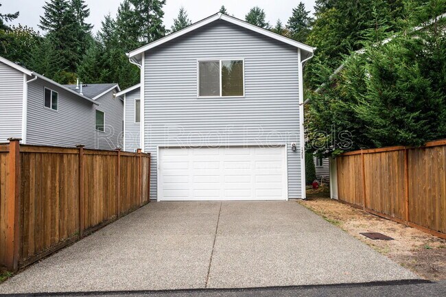 Building Photo - 1208 Burnside Pl