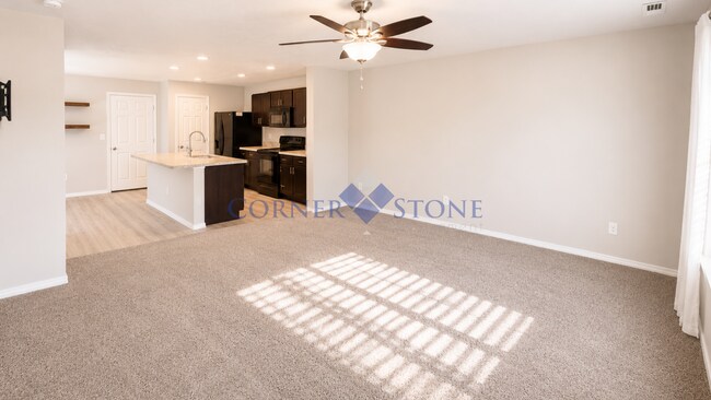Building Photo - Great home in central location!