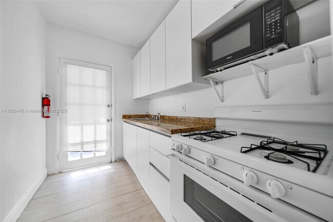 Building Photo - 7845 NE Bayshore Ct