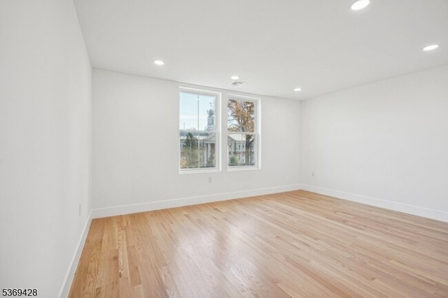 Building Photo - 99 Ashwood Ave