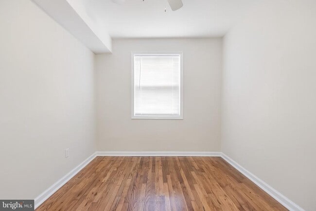 Building Photo - 1723 Gales Pl NE