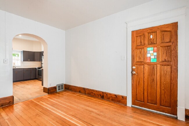 Building Photo - 450 Quince St