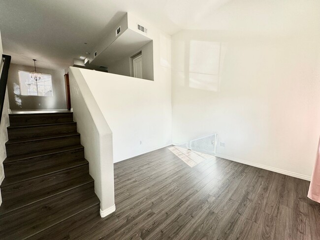 Building Photo - 3 Bedroom Townhouse with A/C available now...