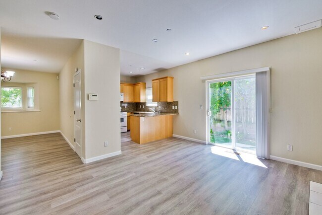 Building Photo - Awesome Home Located in a Quiet Tree Line Neighborhood