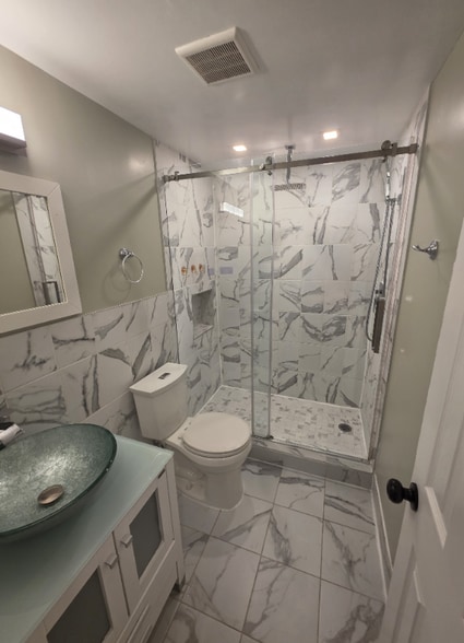 Building Photo - 9250 Edwards Way