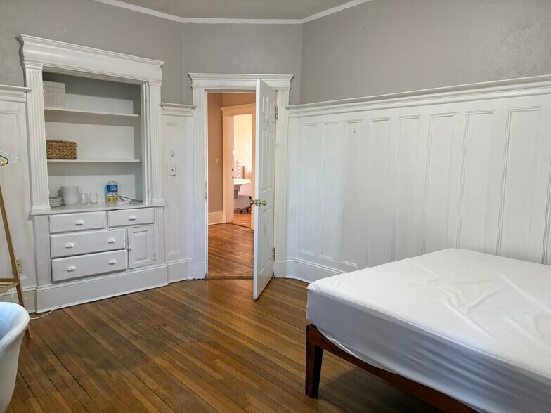 Building Photo - 1050 Commonwealth Ave