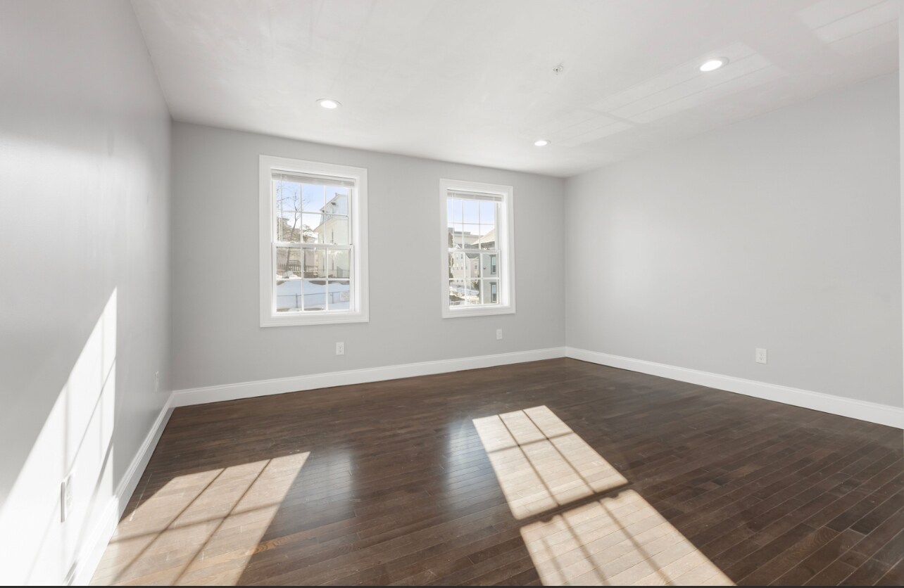 Building Photo - 222 Rock St