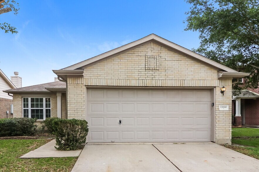 Primary Photo - 13910 Maleewan Ln
