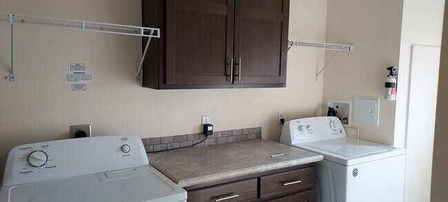 Building Photo - 6438 Hamlet