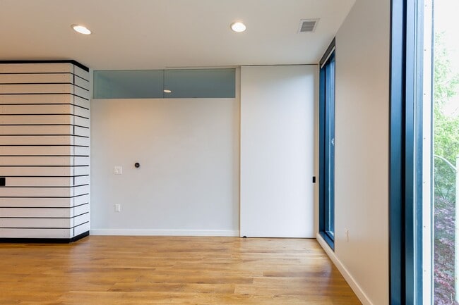 Building Photo - Terrific One Bedroom Condo in Truxton Circle!