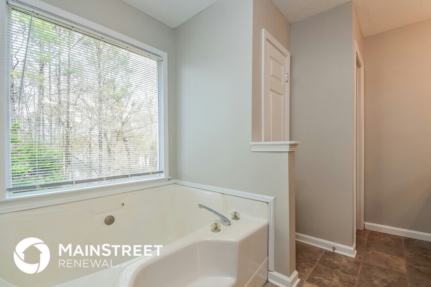 Building Photo - 3 Dene Dr