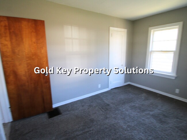 Building Photo - 328-330 E 31st Street