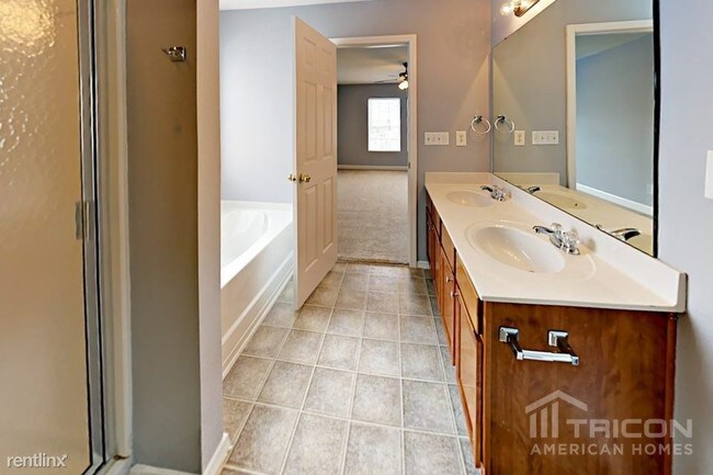 Building Photo - 956 Willow Creek Dr