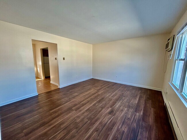 Building Photo - MAC190