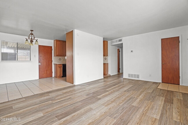Building Photo - 9532 Waverly Dr