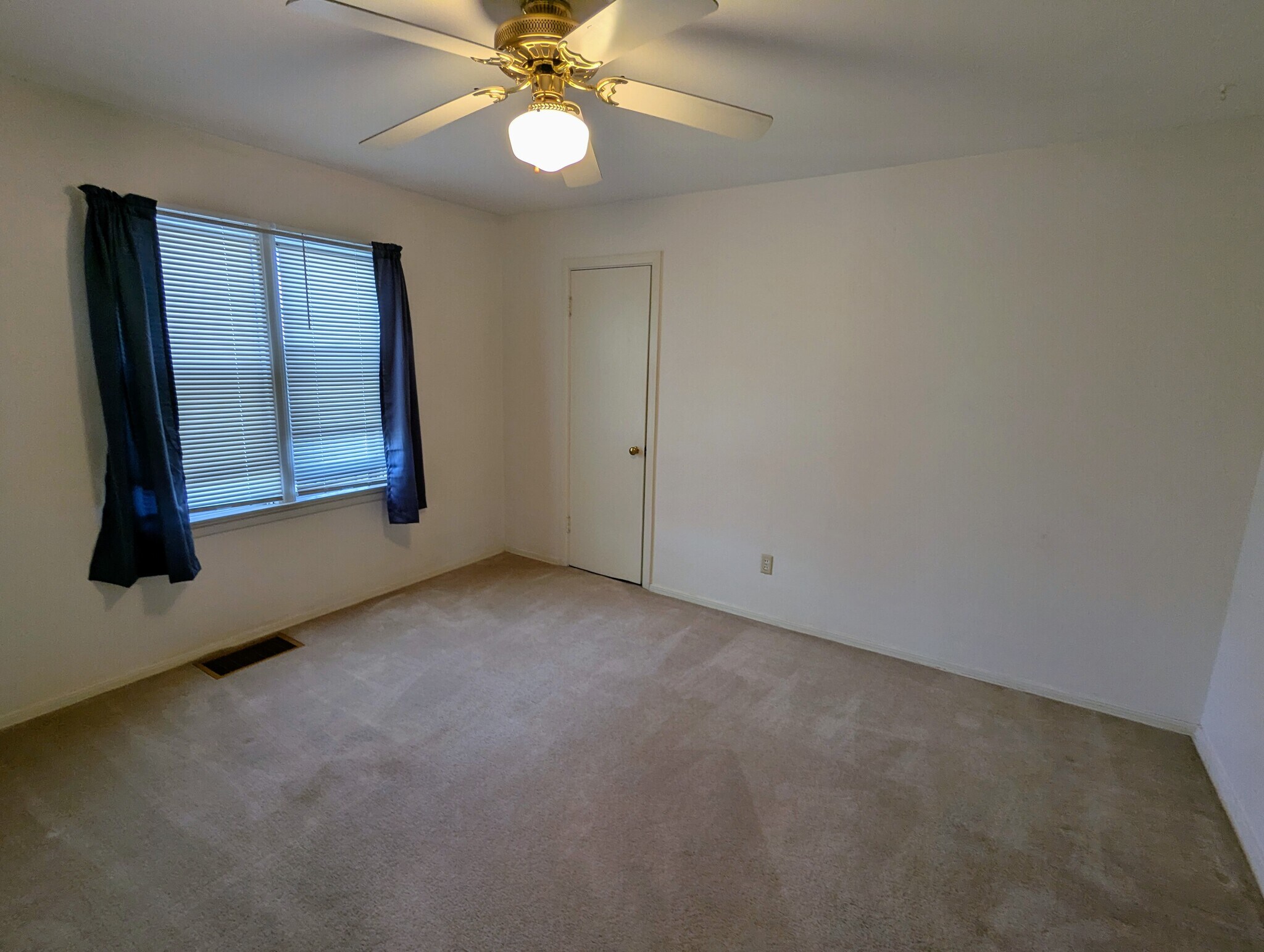 Bedroom - 119 Farragut Ave