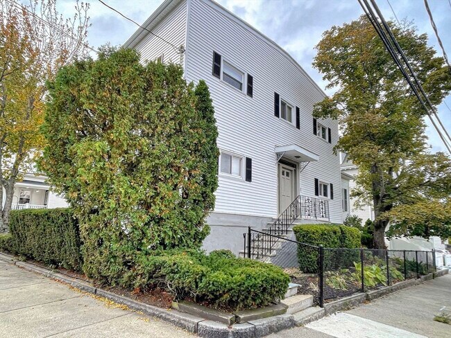 Building Photo - 36 Sagamore St
