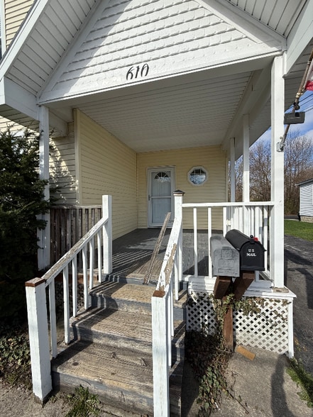 Building Photo - 610 S Blanchard St