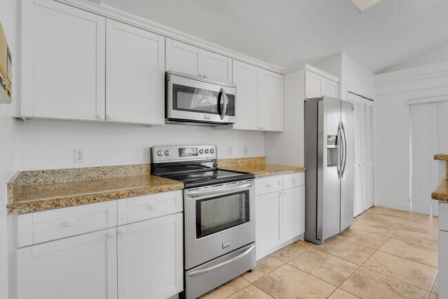 Building Photo - 4355 Leicester Ct