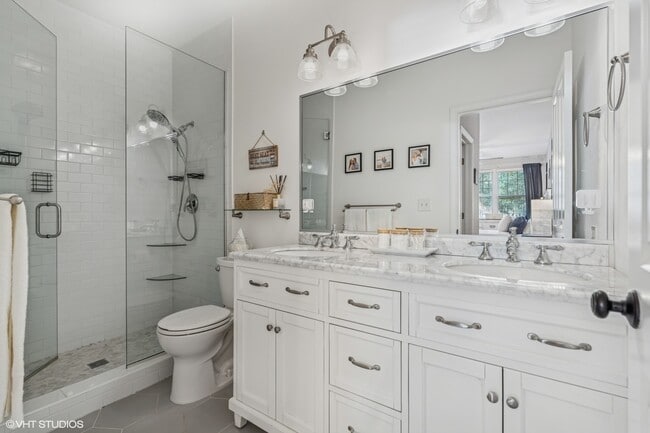 Building Photo - 301 W Goethe St