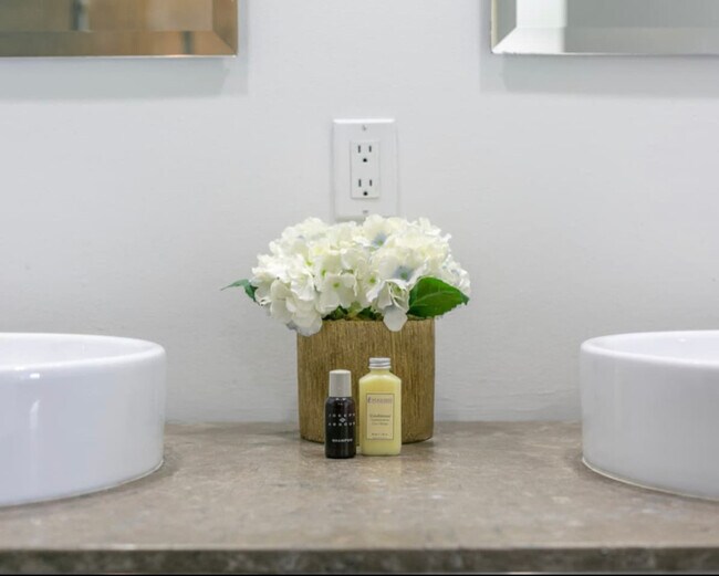 Building Photo - 501 Brickell Ave