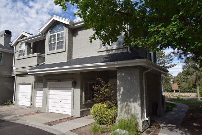 Building Photo - Quiet 2 Bed Millcreek Condo with Beautiful Mountain Views!