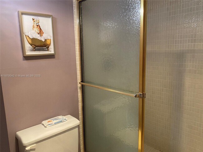 Building Photo - 4200 Hillcrest Dr