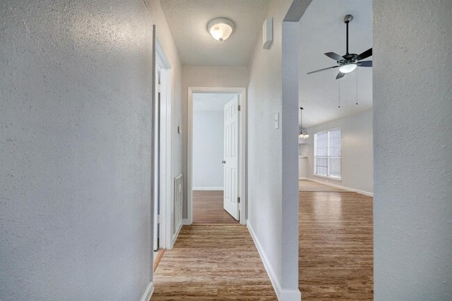 Building Photo - 15102 Jordan Oaks St