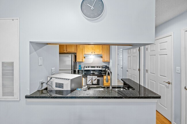 Building Photo - 525 Olmsted Park Pl