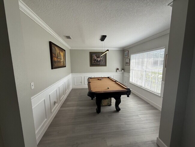 Building Photo - "Spacious 3-Bedroom Retreat with Bonus roo...