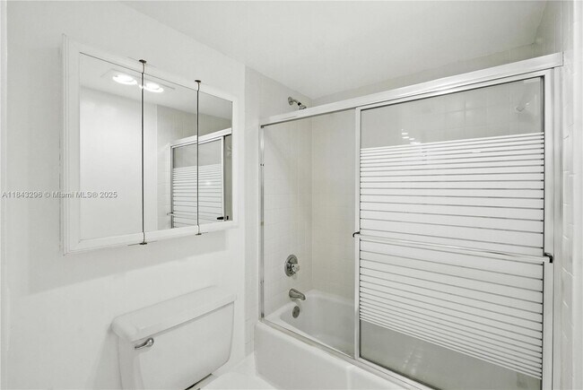 Building Photo - 3850 Oaks Clubhouse Dr