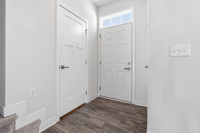 Building Photo - 266 Foxglove Dr