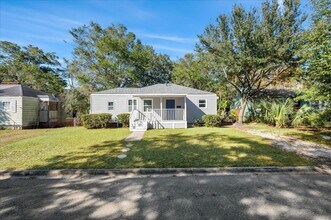 Building Photo - Move in today and get your FIRST MONTH FREE! Take advantage of this amazing limited-time special!
