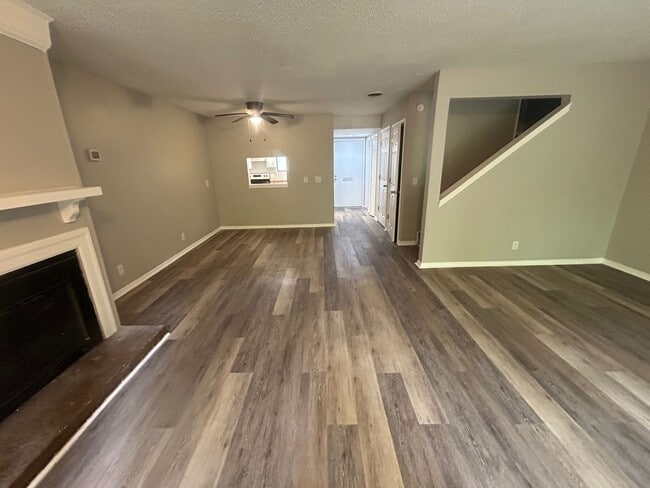 Building Photo - 240 Jamil Rd