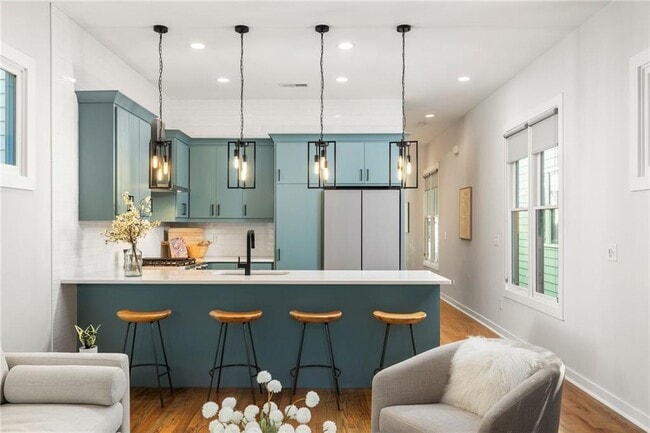 Building Photo - 654 Woodward Ave SE