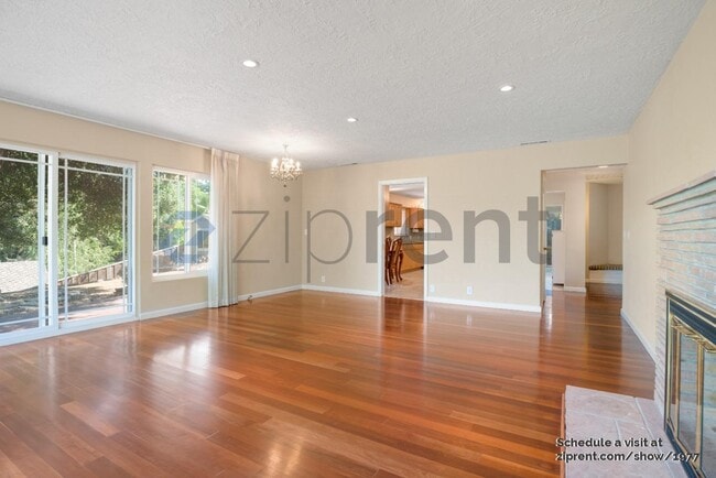 Building Photo - 10609 Creston Dr