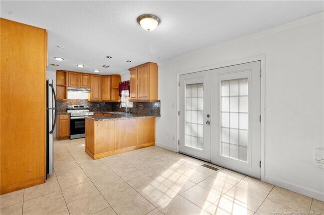 Building Photo - 161 Summerhill Rd