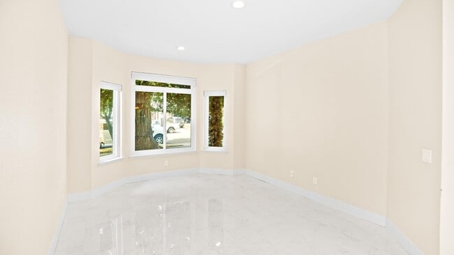 Building Photo - 1228 Demeo St