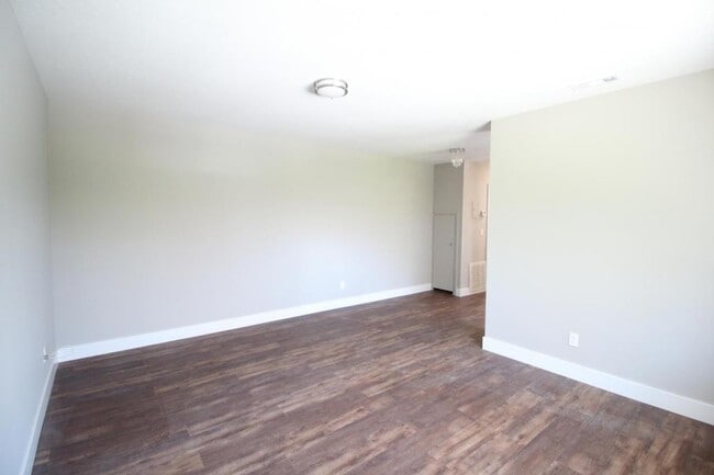 Building Photo - 6000 Metcalf Ln