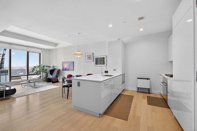 Building Photo - 135 Seaport Blvd