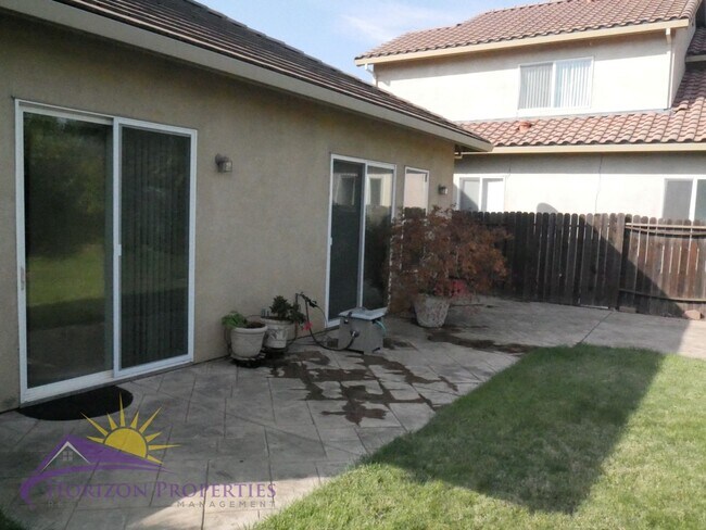 Building Photo - Bright 3 Bed 2.5 Bath 1,840 Sq. Ft. Fair Oaks Home
